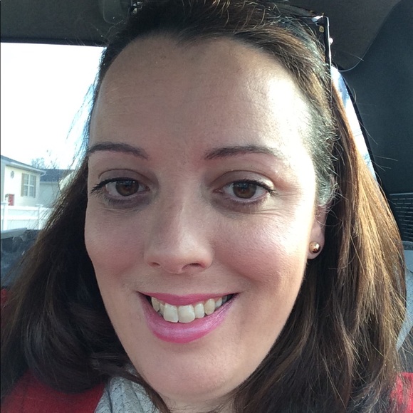 Meet your Posher, Janet - Picture 2 of 2